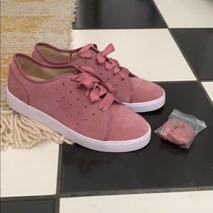 Brand new Vionic sneakers💖